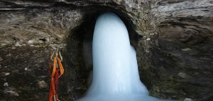 amarnath-temple-yatra-cave-ice-lingam.jpg