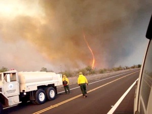 fire-tornadoes-burnado-hawaii_.jpg